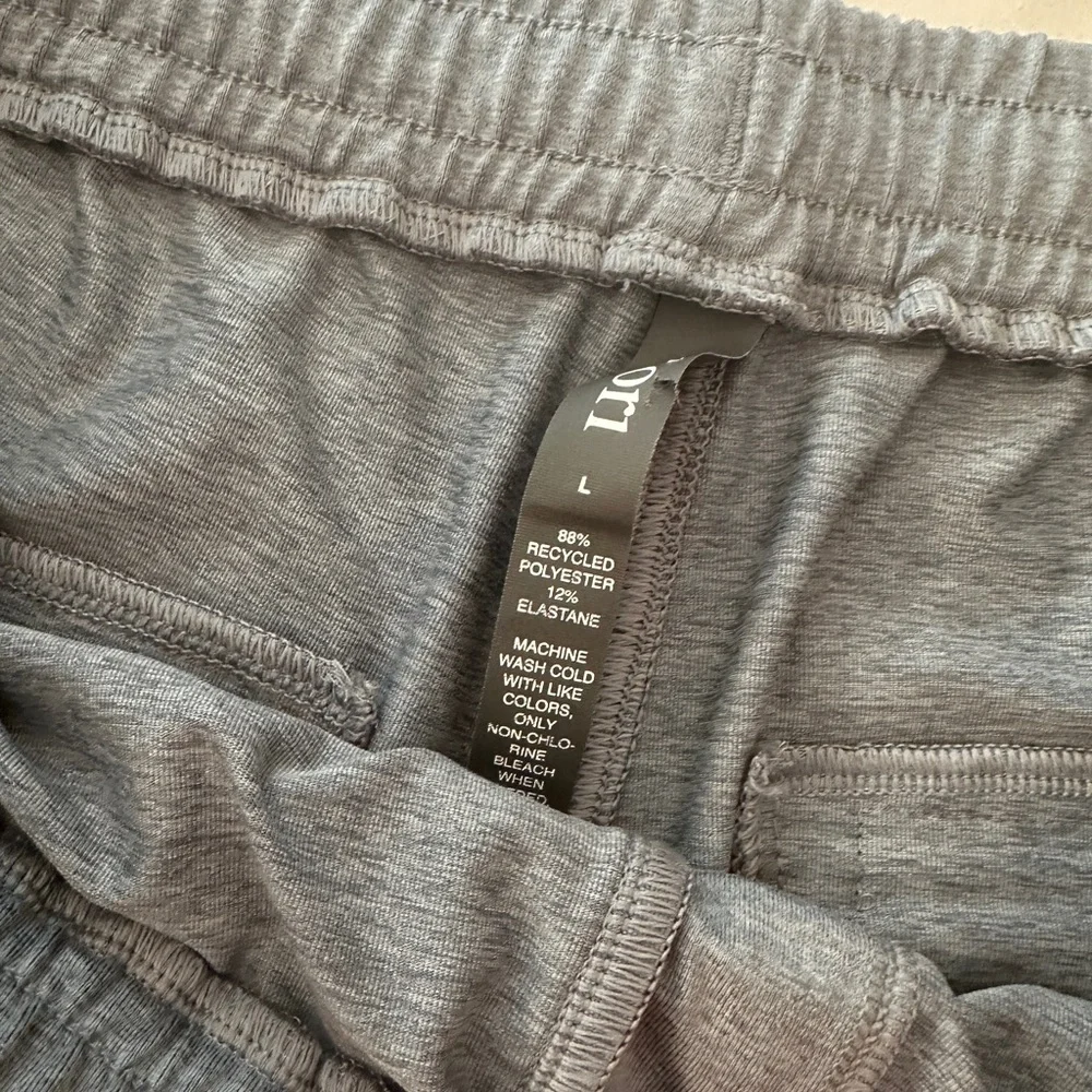 Vuori Sunday Athletic Shorts NWOT in Dusty Blue Heather - Picture 3 of 7